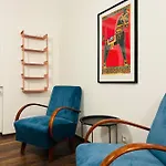 Timeless Old Centre Apartment With 2 Bathrooms And Balcony