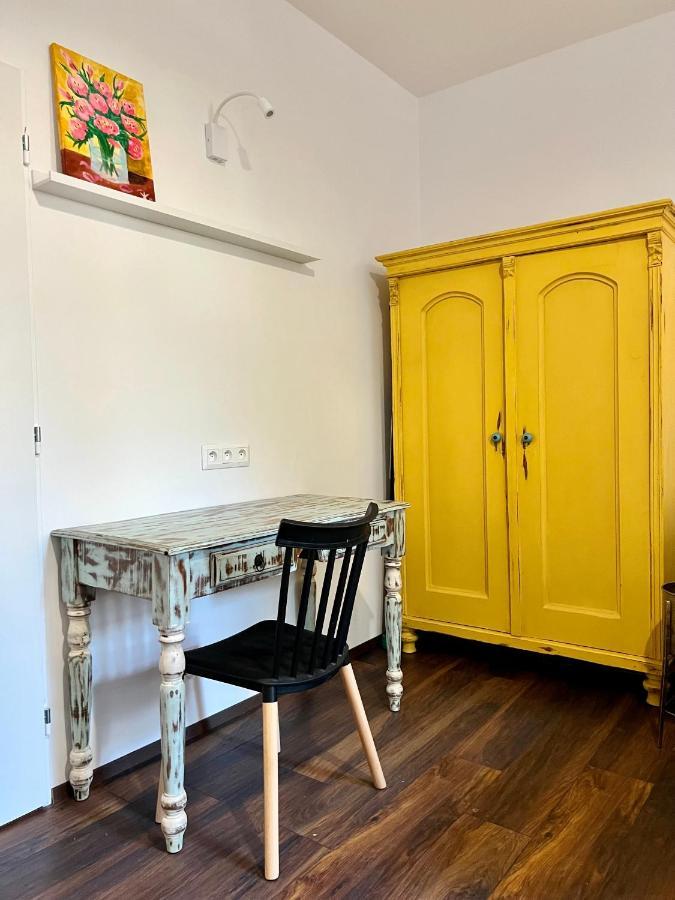 Timeless Old Centre With 2 Bathrooms And Balcony Apartmán Bratislava